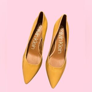 Size 8 Calvin Klein Mustard Yellow Pointed-Toe Women’s Pumps